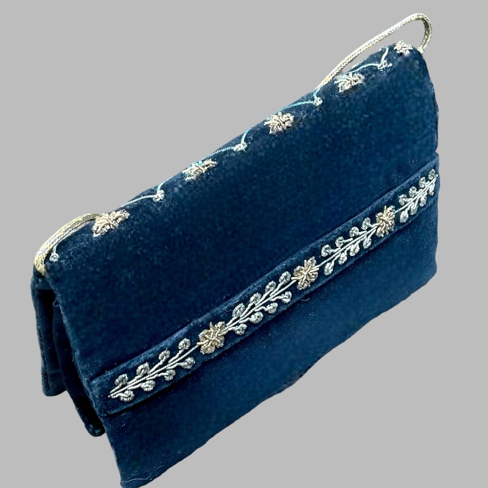 🌺Vintage Velvet Gold Embroidered Wristlet